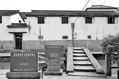 A scenic view of Chengde Shiyang Shihu Tombs