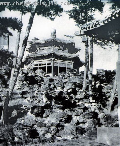 A scenic view of Chengde Shuxiang Temple