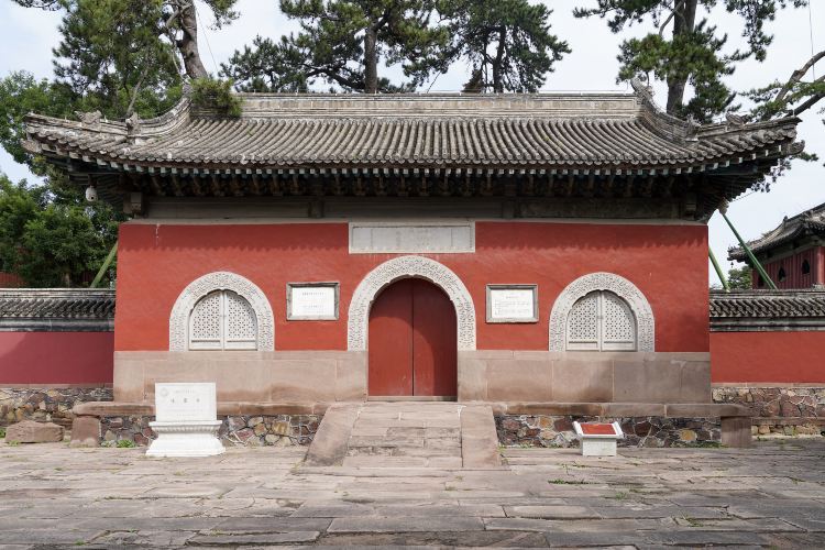 A scenic view of Chengde Shuxiang Temple