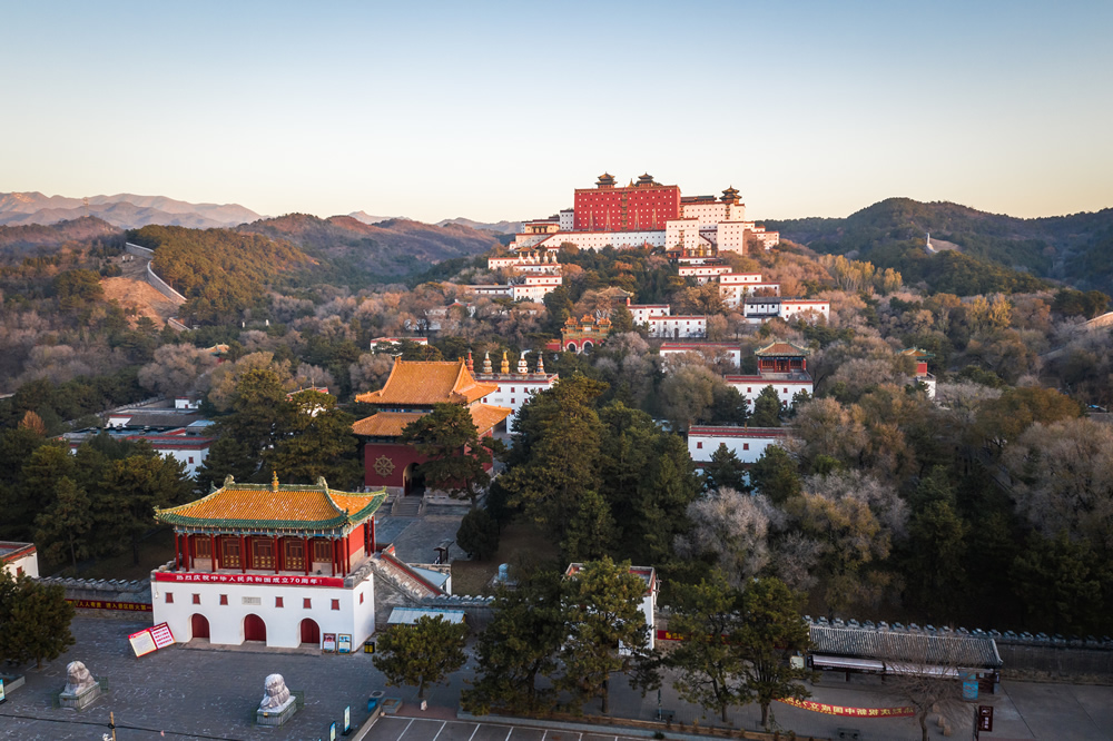 A scenic view of Chengde Xumi Fushou Temple