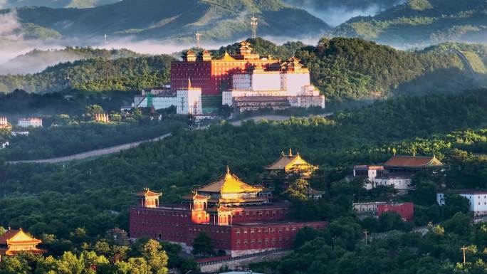 A scenic view of Chengde Xumi Fushou Temple