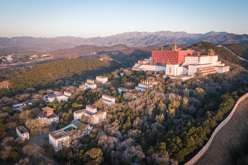 A scenic view of Chengde Xumi Fushou Temple