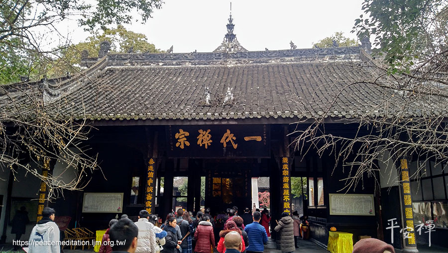 A scenic view of Chengdu Baoguangsi