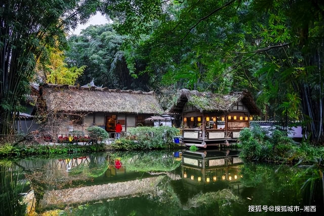 A scenic view of Chengdu Dufu Caotang