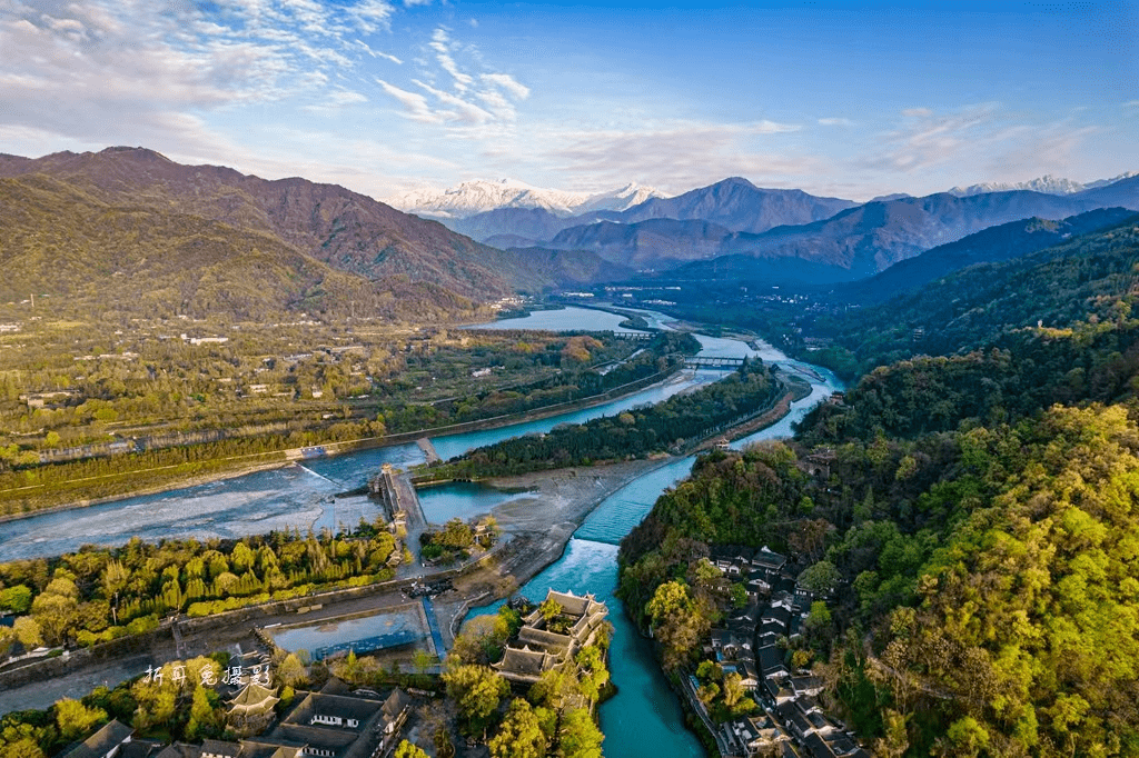 A scenic view of Chengdu Dujiangyan