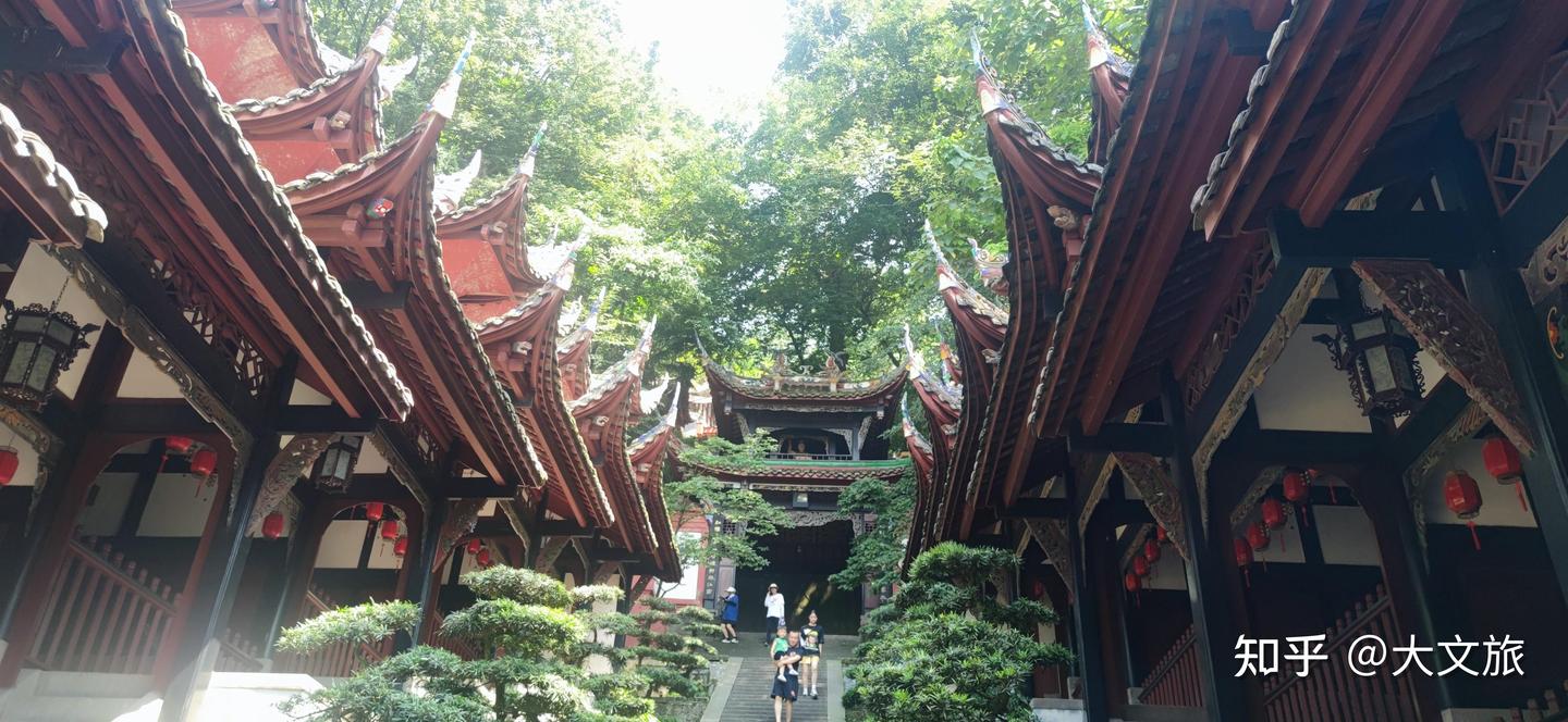 A scenic view of Chengdu Guankou Chenghuangmiao