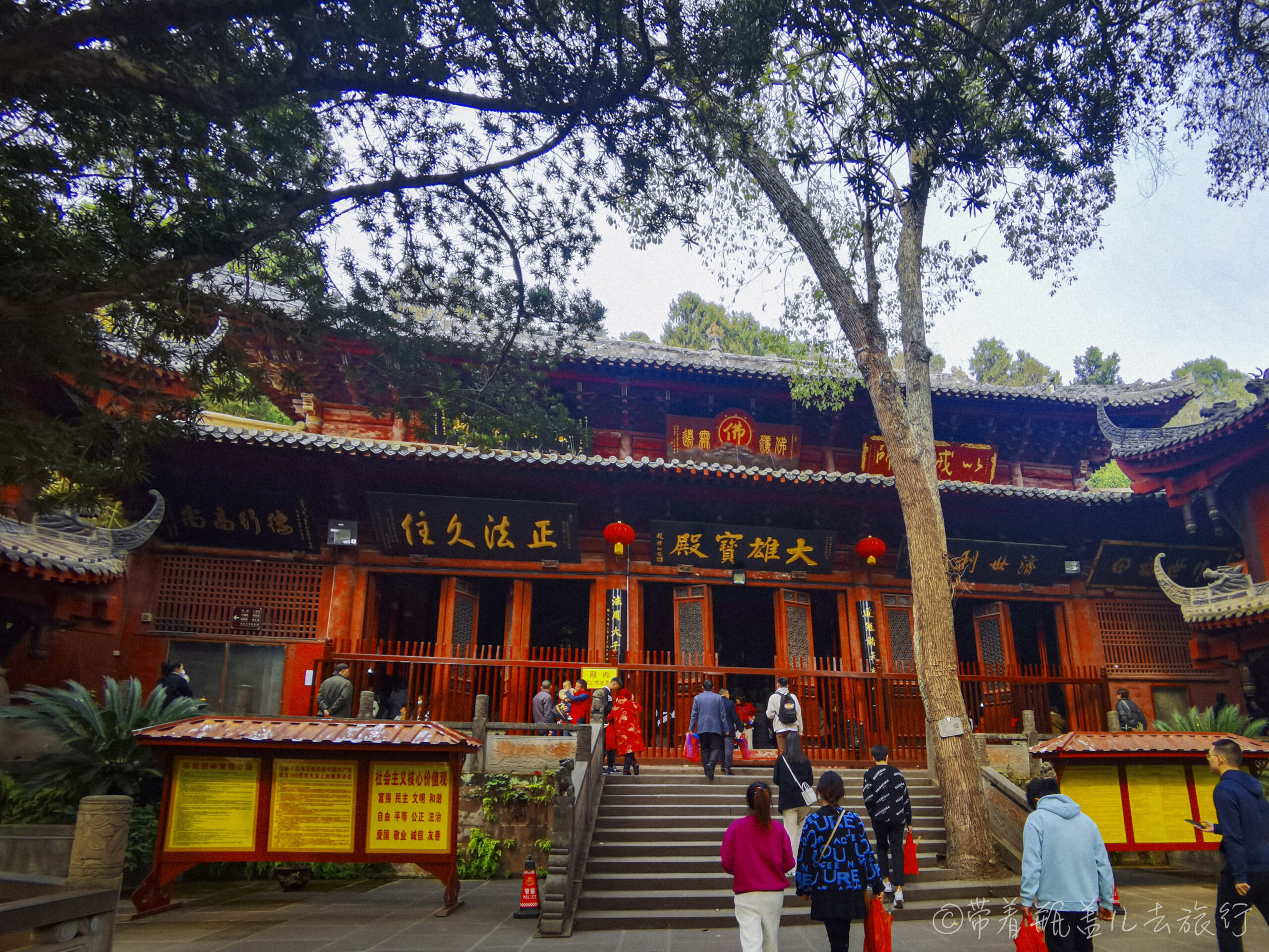A scenic view of Chengdu Guanyinsi