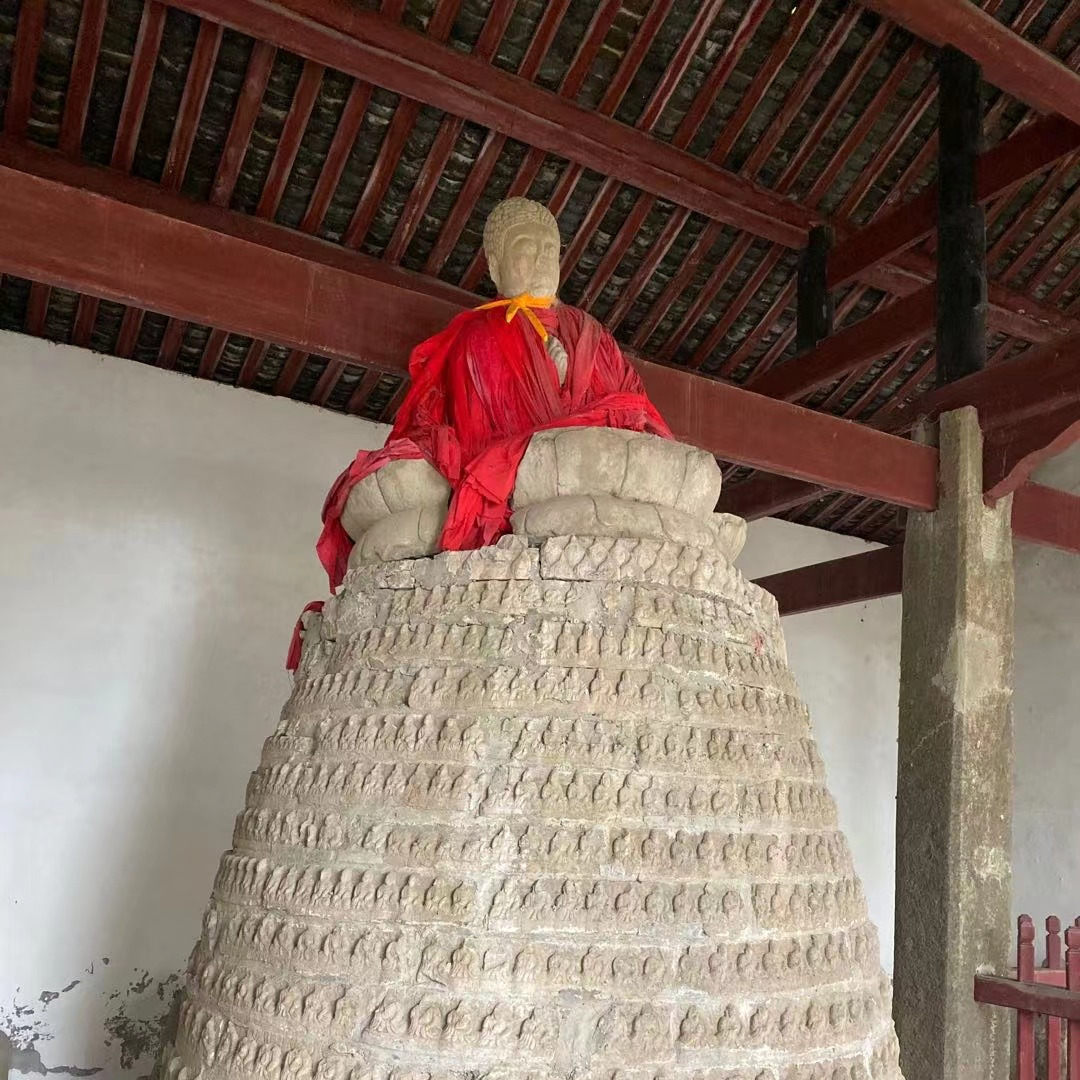 A scenic view of Chengdu Lingyansi Ji Qianfota
