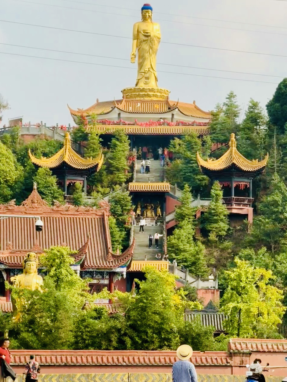 A scenic view of Chengdu Lingyansi Ji Qianfota