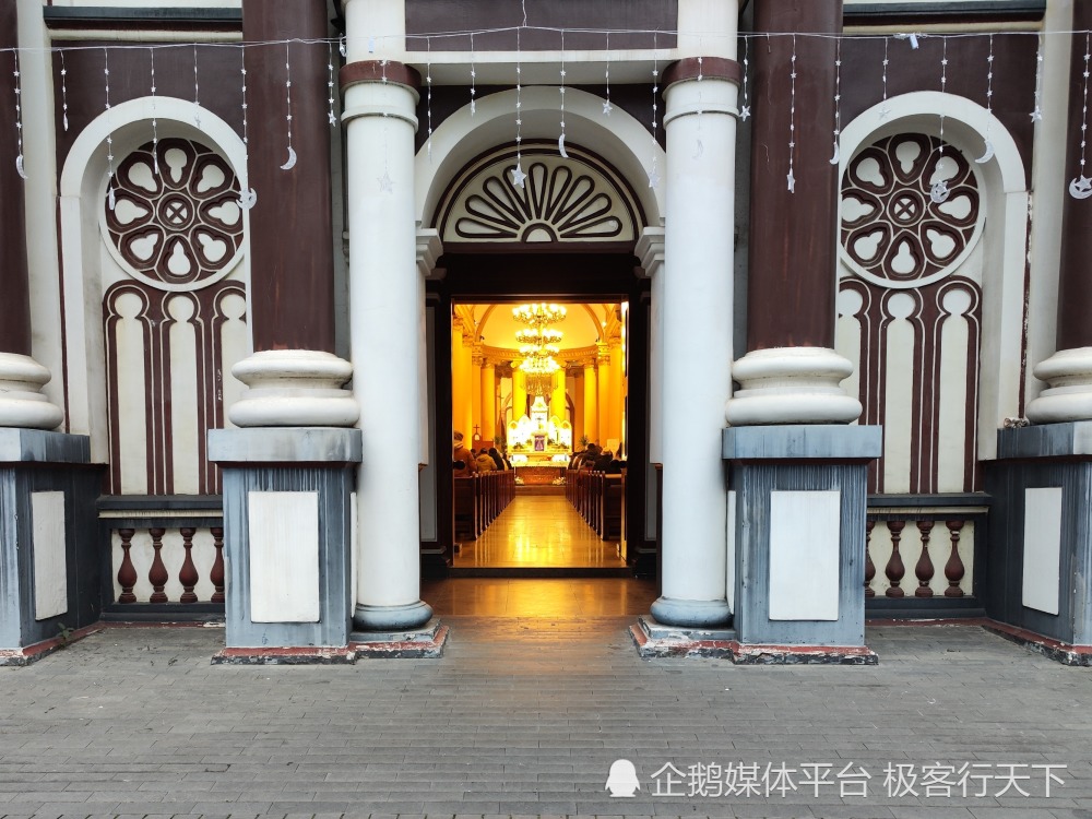 A scenic view of Chengdu Pinganqiao Tianzhutang