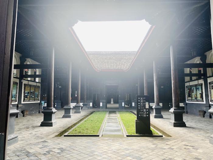 A scenic view of Chengdu Pinganqiao Tianzhutang