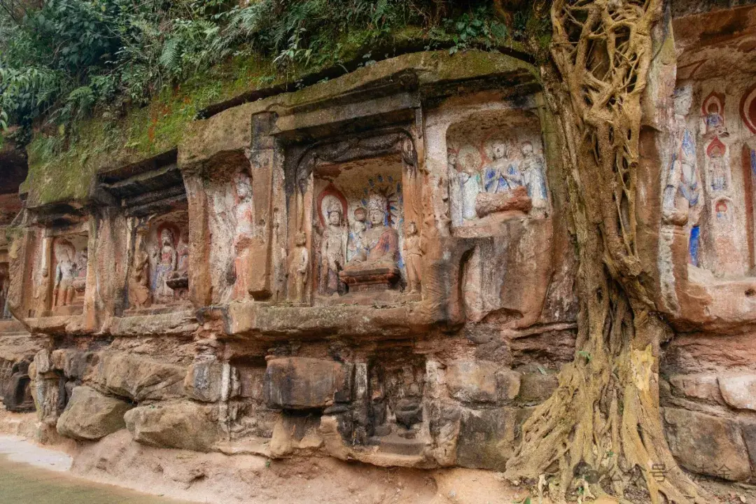 A scenic view of Chengdu Pujiang Shiku