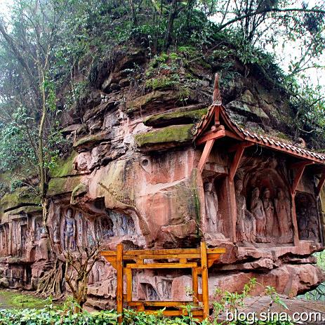 A scenic view of Chengdu Pujiang Shiku