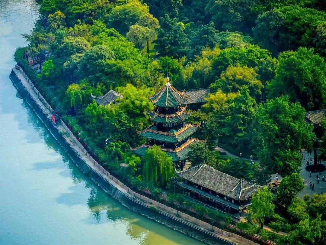 A scenic view of Chengdu Wangjianglou Gujianzhuqun