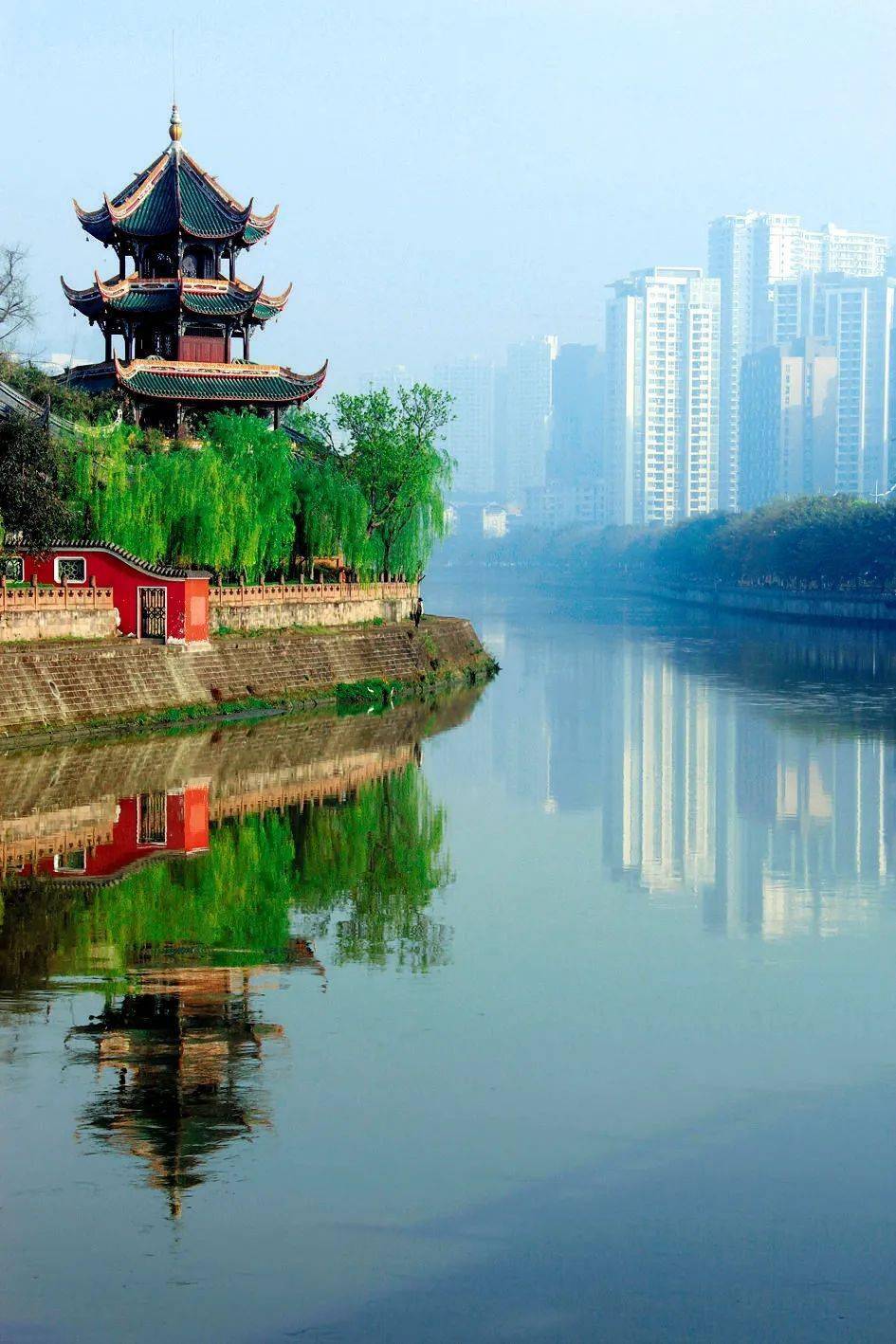 A scenic view of Chengdu Wangjianglou Gujianzhuqun