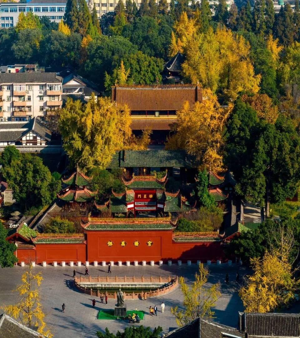 A scenic view of Chengdu Yanhuachi