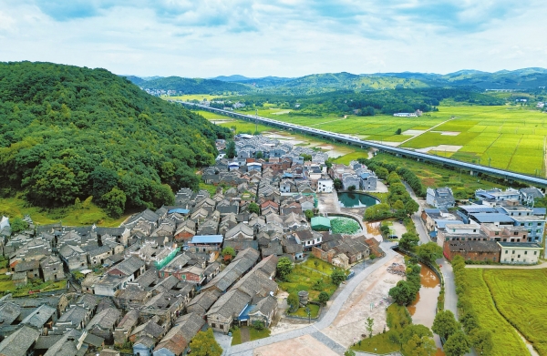 A scenic view of Chenzhou Banliangcun Gujianzhuqun