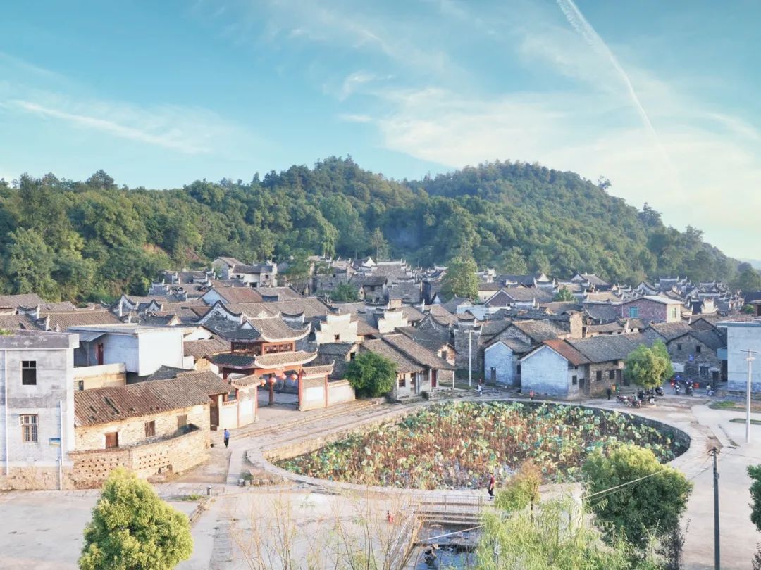 A scenic view of Chenzhou Banliangcun Gujianzhuqun