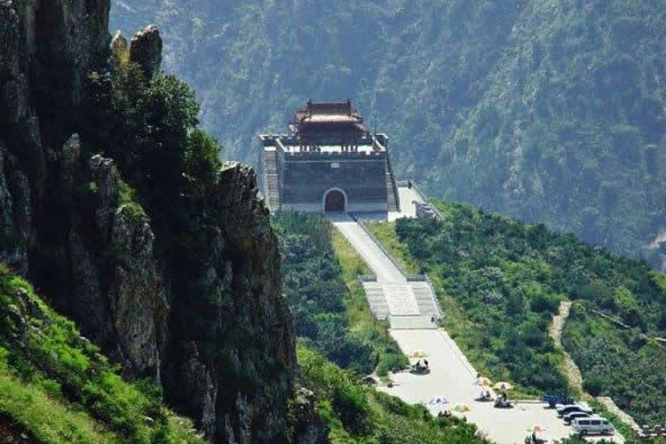 A scenic view of Chifeng Baoshanhansumumuqun