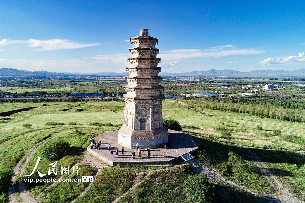 A scenic view of Chifeng Hongshanyizhiqun