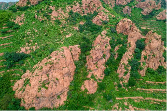 A scenic view of Chifeng Hongshanyizhiqun