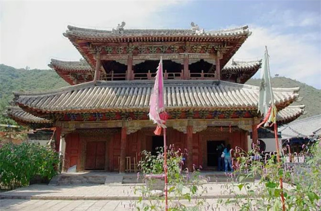 A scenic view of Chifeng Lingyuesi