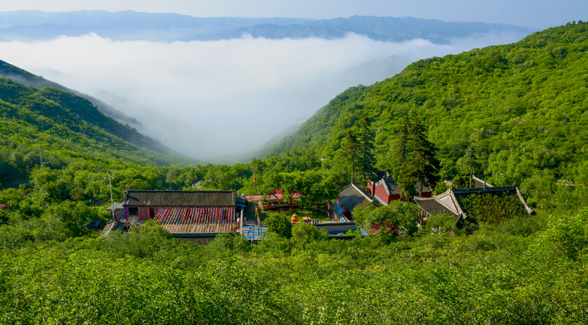 A scenic view of Chifeng Lingyuesi
