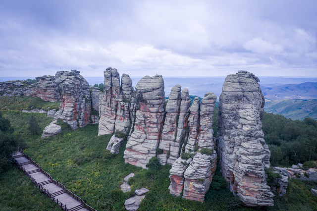 A scenic view of Chifeng Sharibaotemuqun