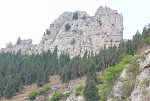 A scenic view of Chifeng Yinjiadianshanhengyizhi
