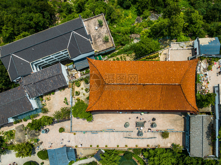 A scenic view of Chizhou Jiuhuashan Baisuigong