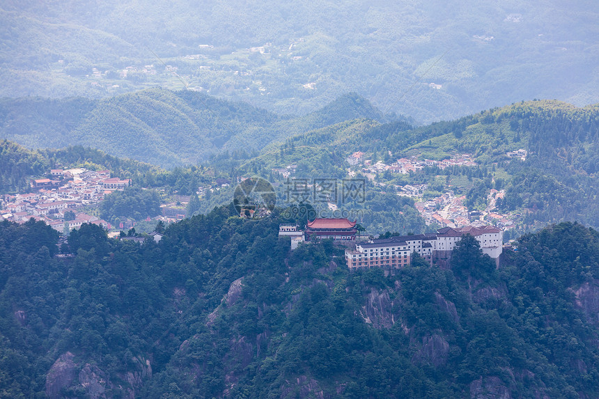A scenic view of Chizhou Jiuhuashan Baisuigong