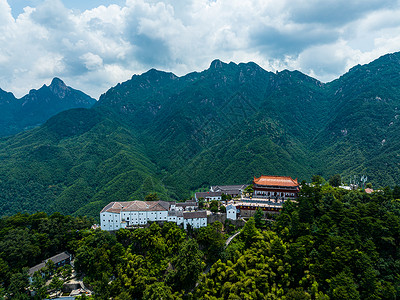A scenic view of Chizhou Jiuhuashan Baisuigong