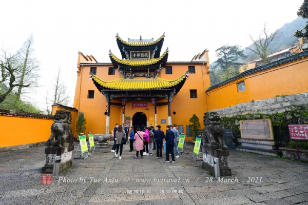 A scenic view of Chizhou Jiuhuashan Qiyuansi