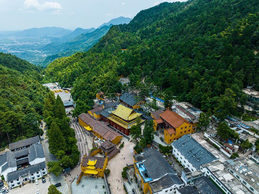 A scenic view of Chizhou Jiuhuashan Qiyuansi