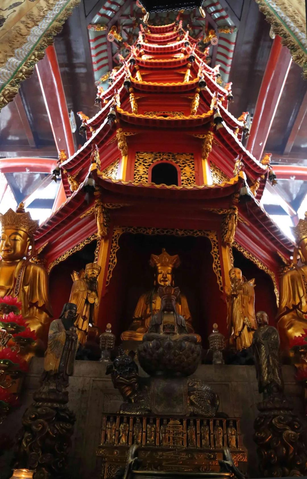 A scenic view of Chizhou Jiuhuashan Yueshendian