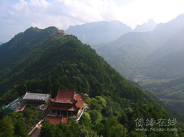 A scenic view of Chizhou Jiuhuashan Yueshendian