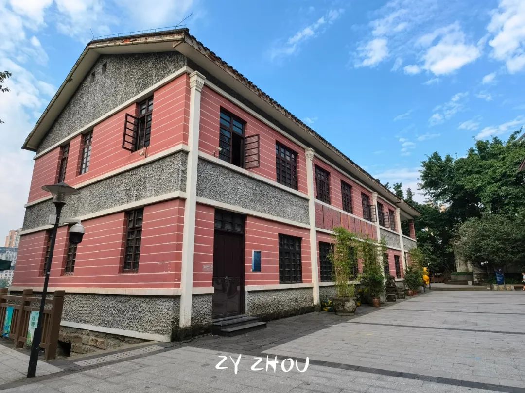 A scenic view of Chongqing Guominzhengfu Junshi Weiyuanhui Zhengzhibu Disanting Jiuzhi Tianguanfu