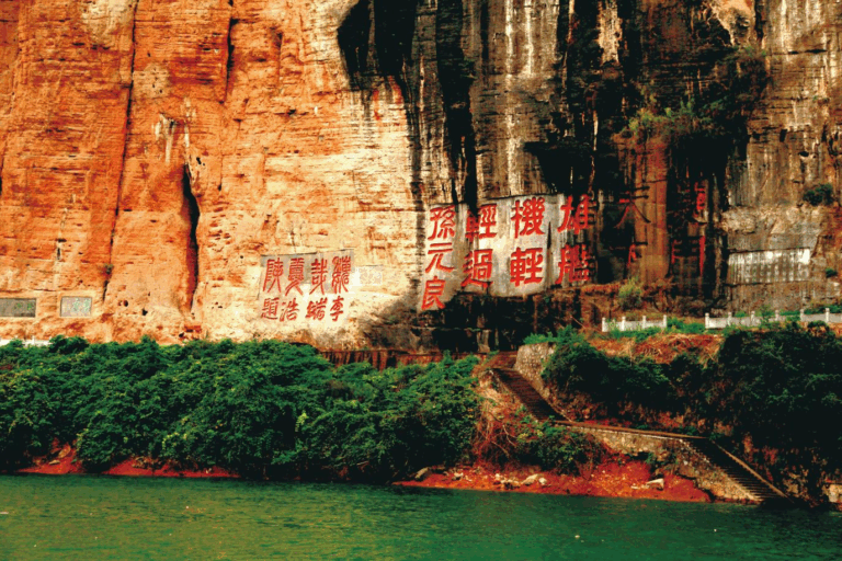 Unveiling Chongqing’s Qutangxia Moya Shike: A Scenic Adventure Awaits