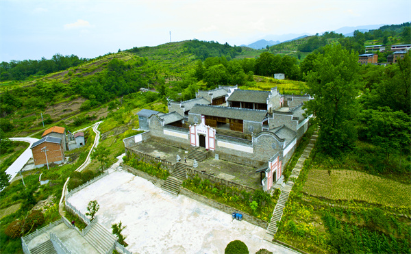 A scenic view of Chongqing Shibaozhai