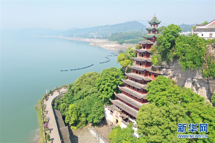 A scenic view of Chongqing Shibaozhai