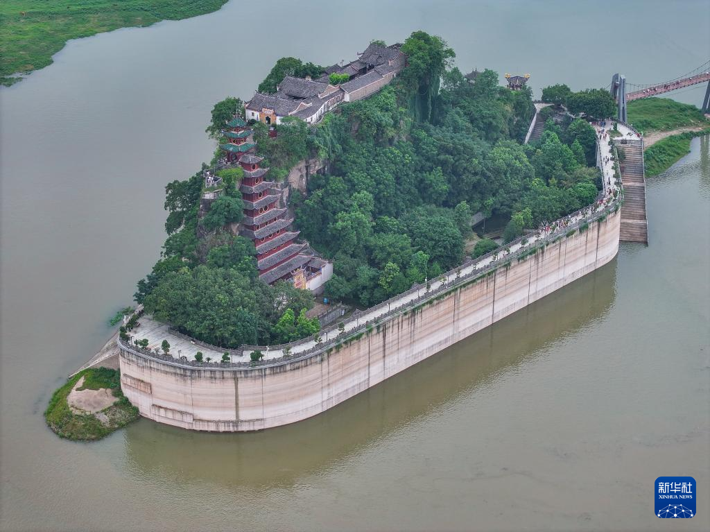 A scenic view of Chongqing Shibaozhai