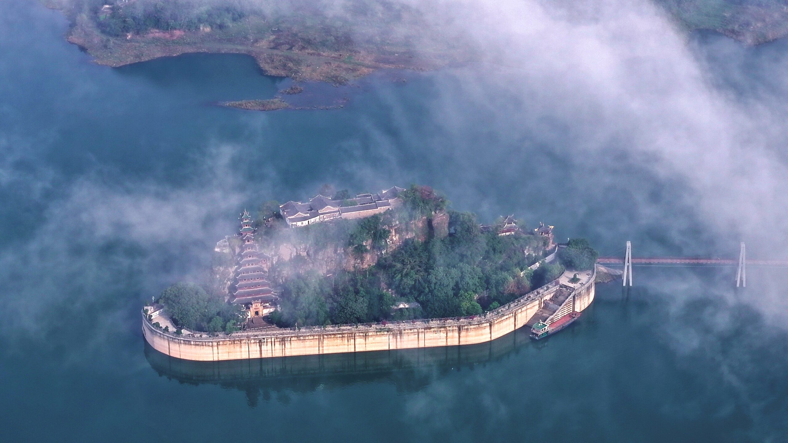 A scenic view of Chongqing Shibaozhai