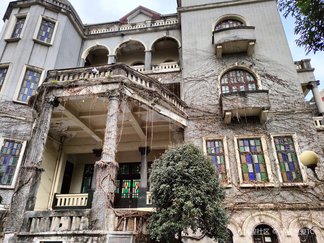 A scenic view of Chongqing Tongmengguo Zhuyu Waijiao Jigou Jiuzhiqun