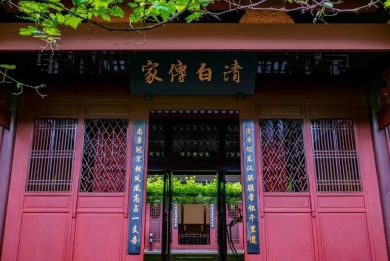 Discover the Hidden Gems of Chongqing Yangshi Minzhai: A Cultural Journey