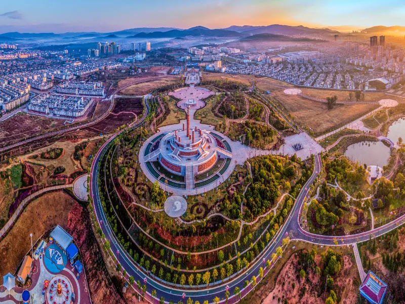 A scenic view of Chuxiong Defengsi