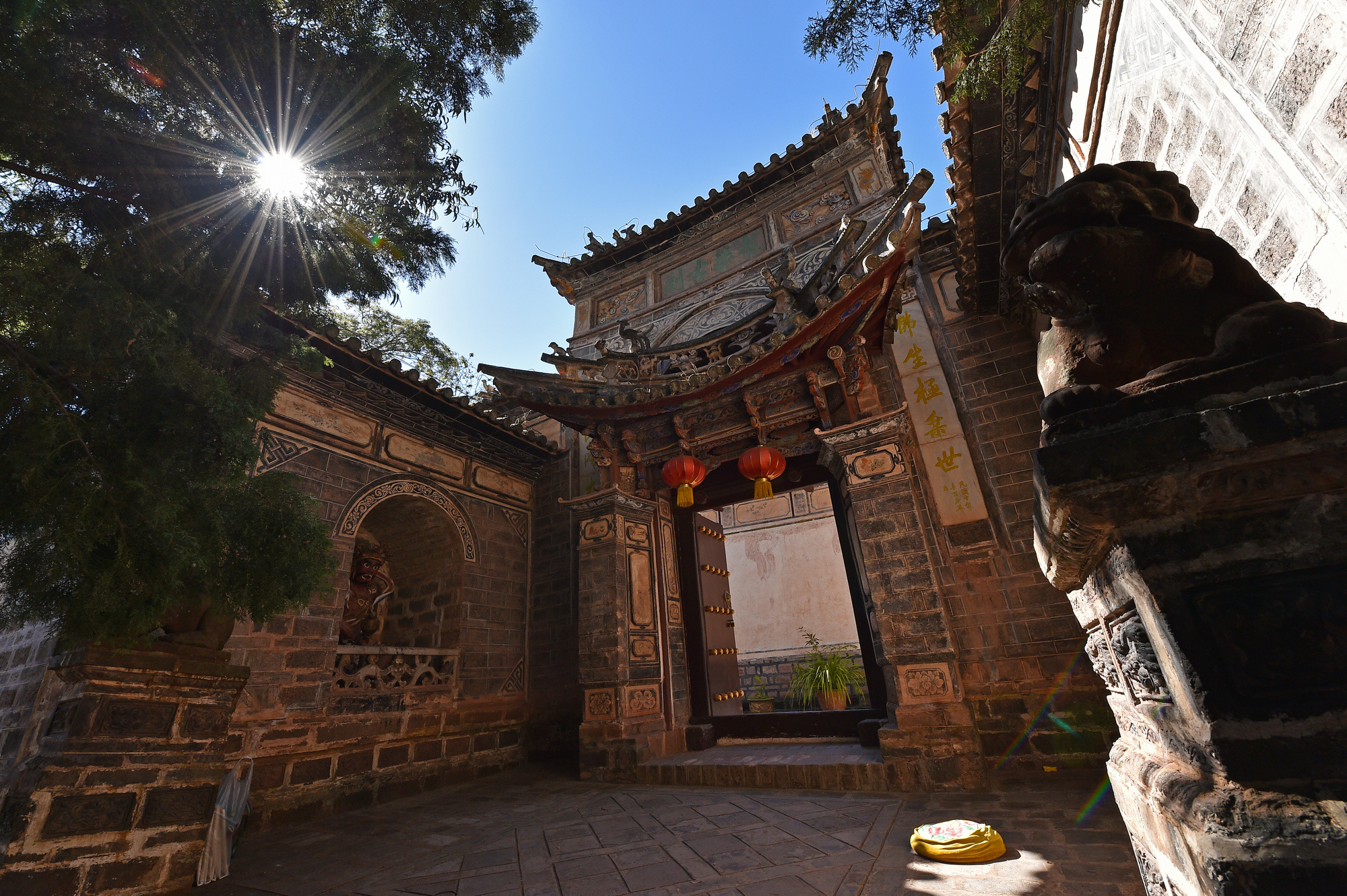 A scenic view of Chuxiong Defengsi