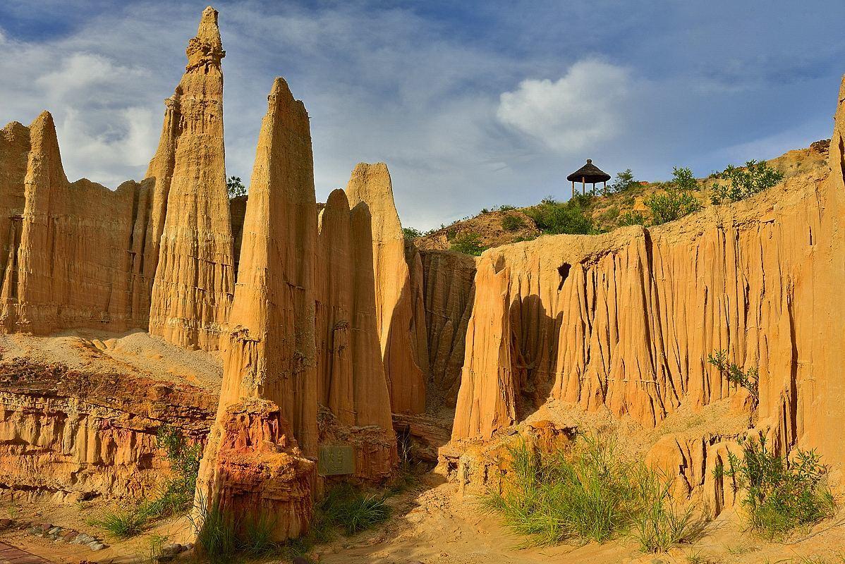 A scenic view of Chuxiong Lama Guyuan Huashi Didian