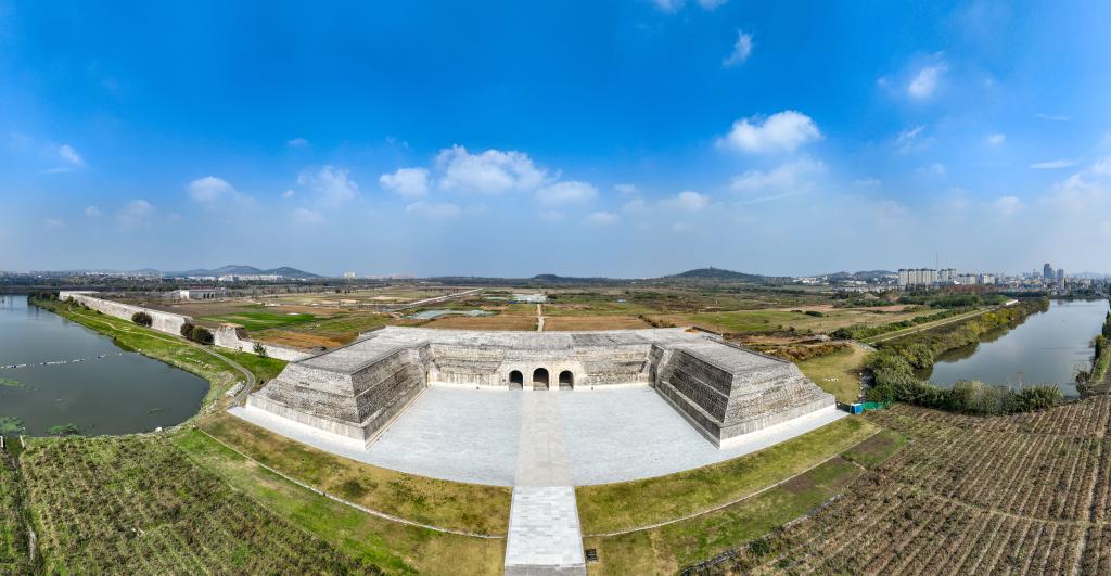 A scenic view of Chuzhou Mingzhongdu Huanggucheng Ji Huangling Shike