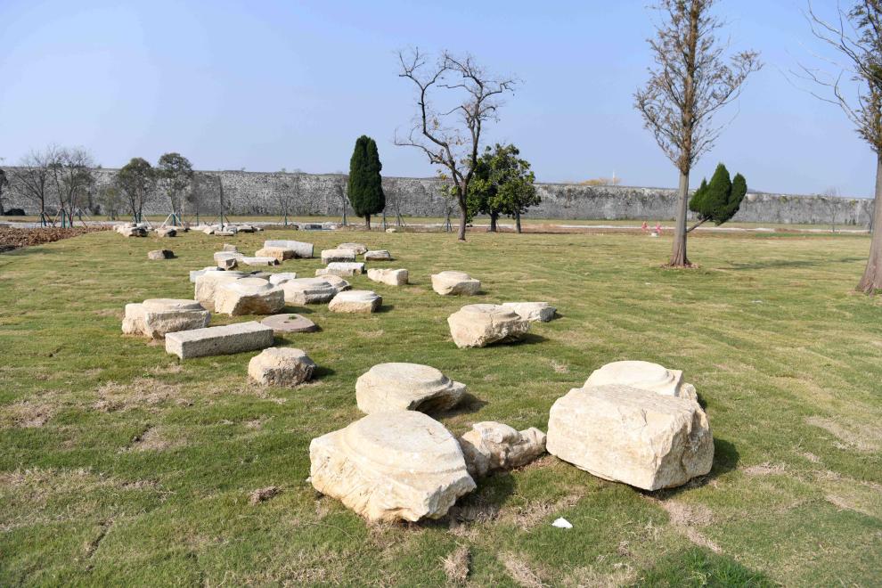 A scenic view of Chuzhou Mingzhongdu Huanggucheng Ji Huangling Shike