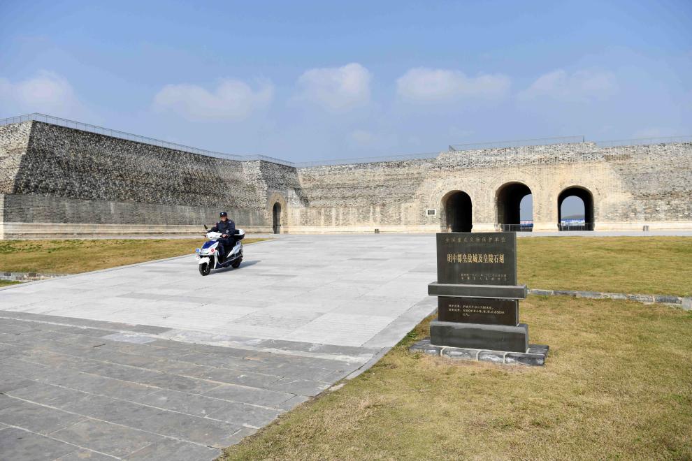 A scenic view of Chuzhou Mingzhongdu Huanggucheng Ji Huangling Shike